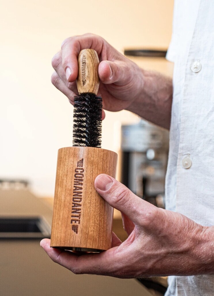 COMANDANNTE® Long Neck Brush